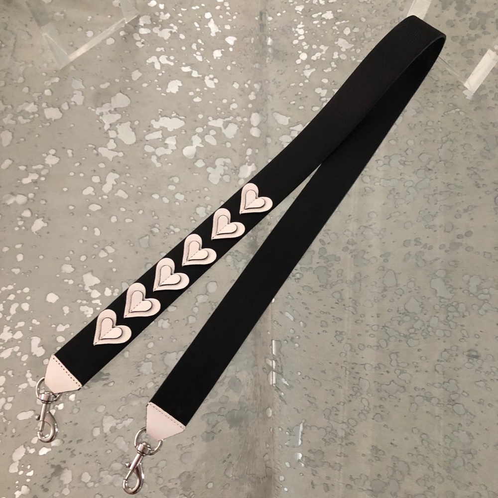 Shoulder strap for your purse in black and white